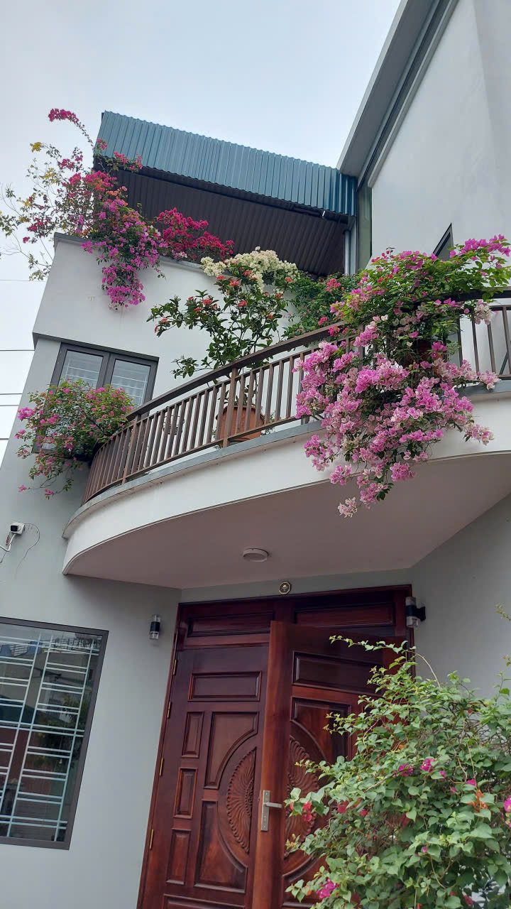 Nhà xây kiên cố 194m2 cạnh Metro Hạ Long, đường Ô tô, 4 ngủ 3 WC, giá bán gấp